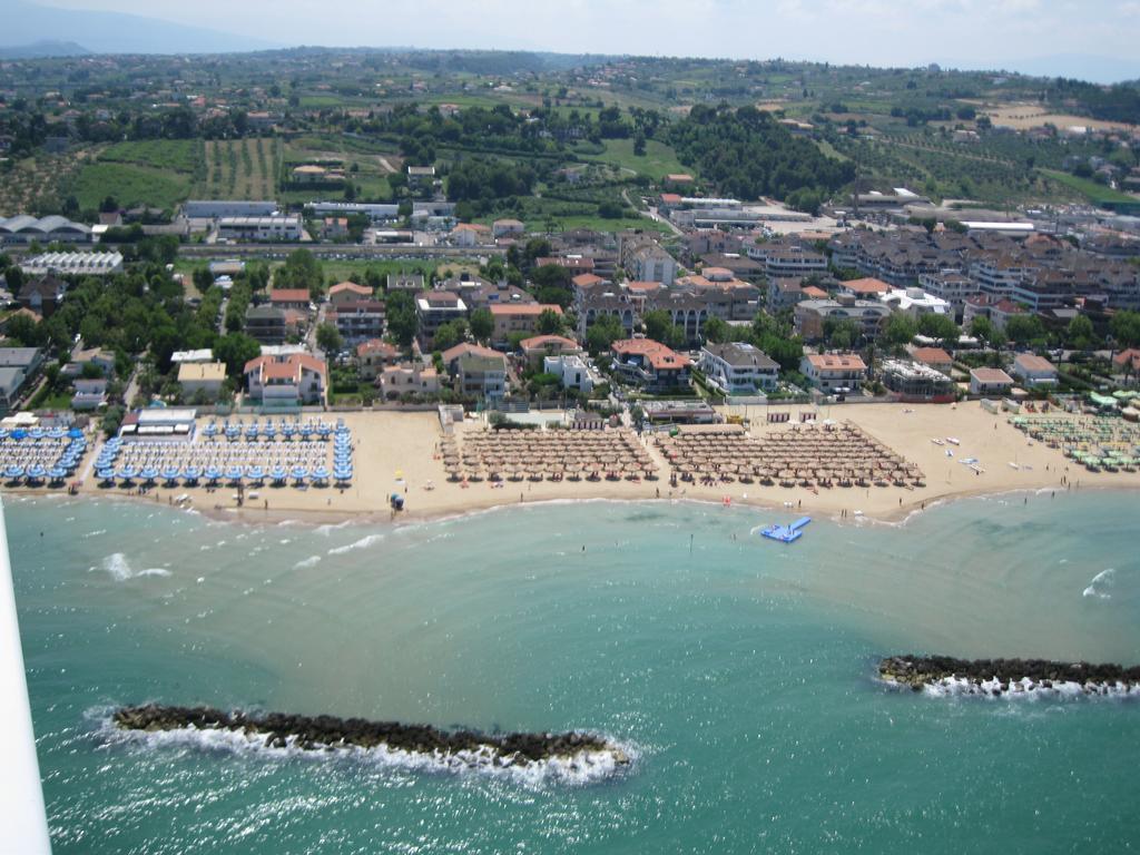 Holiday Dreams Apartment Francavilla Al Mare Bagian luar foto
