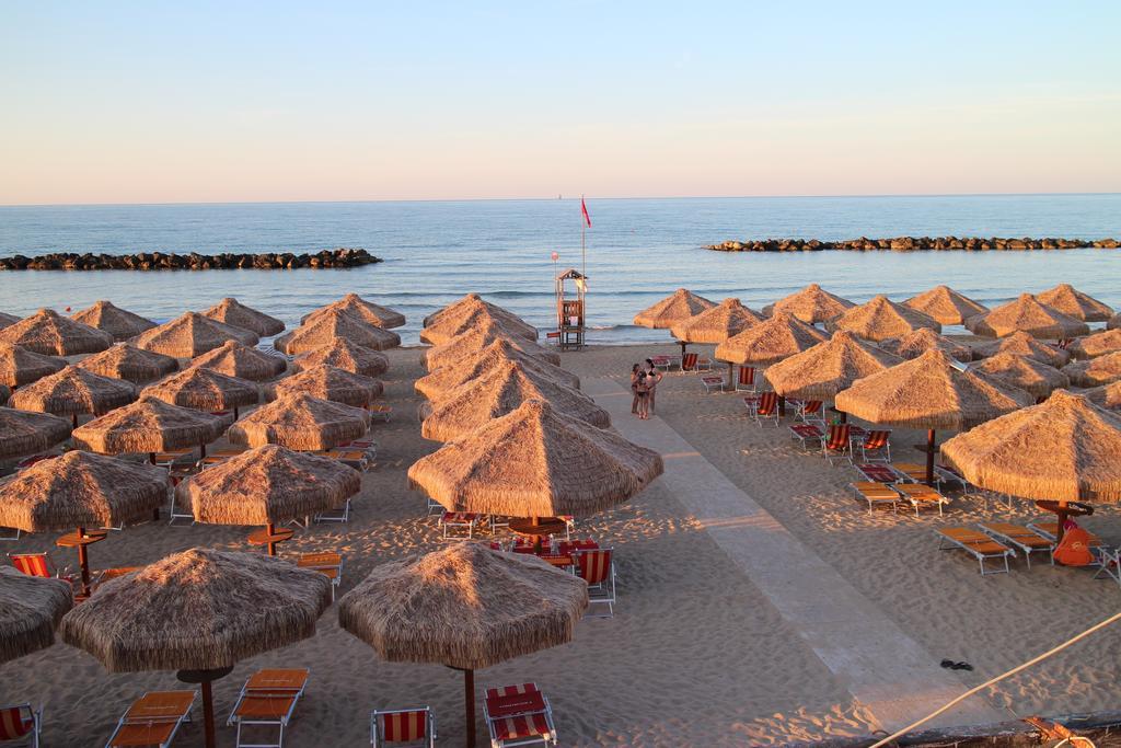 Holiday Dreams Apartment Francavilla Al Mare Bagian luar foto